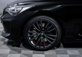 Подержанный автомобиль Kia Stinger 2018 года (15 фото)