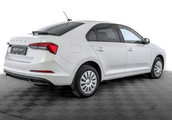 Подержанный автомобиль Skoda Rapid Liftback 2022 года (5 фото)