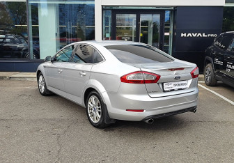 Подержанный автомобиль Ford Mondeo Liftback 2013 года (7 фото)