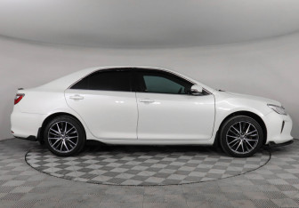 Подержанный автомобиль Toyota Camry Sedan 2016 года (4 фото)