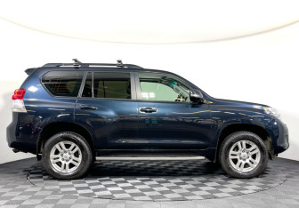 Подержанный автомобиль Toyota Land Cruiser Prado 2010 года (4 фото)