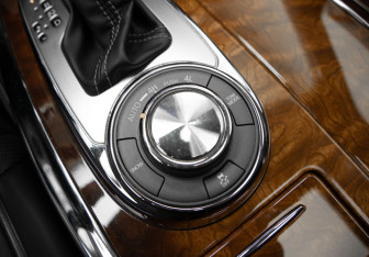 Подержанный автомобиль Infiniti QX80 2017 года (21 фото)