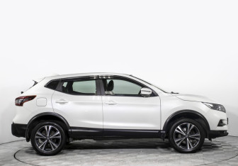 Подержанный автомобиль Nissan Qashqai 2021 года (4 фото)
