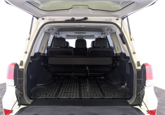 Подержанный автомобиль Toyota Land Cruiser Suv 2016 года (10 фото)