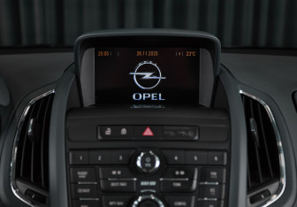 Подержанный автомобиль Opel Zafira Minivan 2013 года (20 фото)