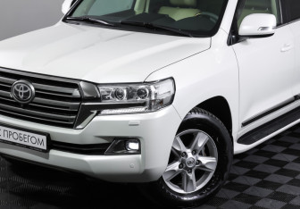 Подержанный автомобиль Toyota Land Cruiser Suv 2016 года (29 фото)