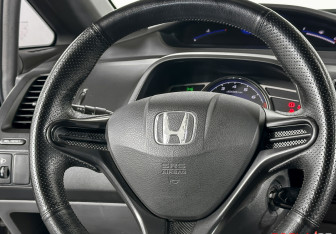 Подержанный автомобиль Honda Civic Sedan 2007 года (20 фото)