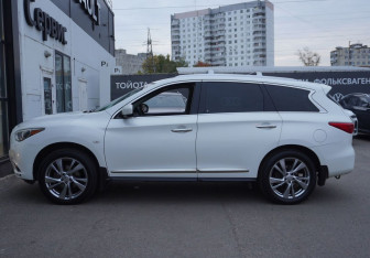 Подержанный автомобиль Infiniti JX 2013 года (8 фото)