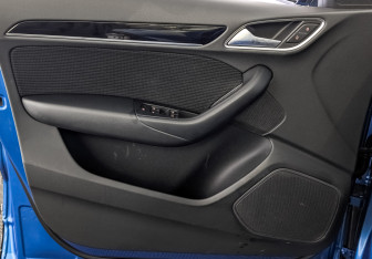 Подержанный автомобиль Audi Q3 2017 года (19 фото)