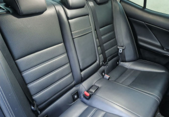 Подержанный автомобиль Lexus IS Sedan 2018 года (12 фото)