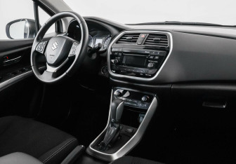 Подержанный автомобиль Suzuki SX4 Hatchback 2016 года (5 фото)