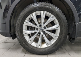Подержанный автомобиль Volkswagen Tiguan 2019 года (18 фото)