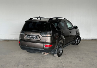 Подержанный автомобиль Mitsubishi Outlander 2011 года (5 фото)