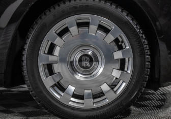 Подержанный автомобиль Rolls-Royce Ghost 2013 года (14 фото)