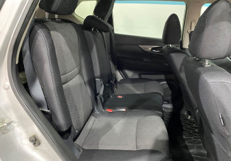 Подержанный автомобиль Nissan X-Trail 2018 года (10 фото)