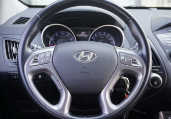 Подержанный автомобиль Hyundai ix35 2015 года (14 фото)