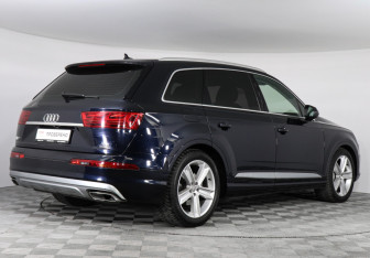 Подержанный автомобиль Audi Q7 2016 года (5 фото)