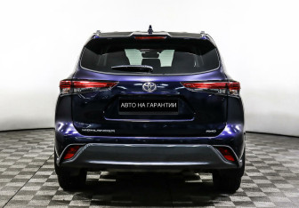 Подержанный автомобиль Toyota Highlander 2021 года (4 фото)