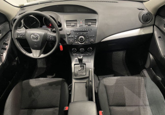 Подержанный автомобиль Mazda 3 Hatchback 2012 года (10 фото)
