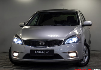 Подержанный автомобиль Kia Ceed Hatchback 2012 года (18 фото)