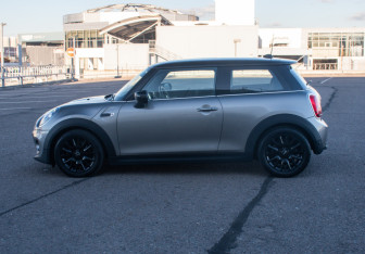 Подержанный автомобиль MINI Hatch 2020 года (8 фото)