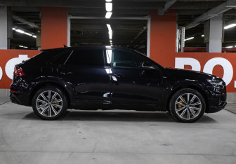 Подержанный автомобиль Audi Q8 2020 года (4 фото)