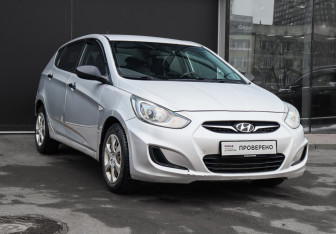 Подержанный автомобиль Hyundai Solaris Hatchback 2013 года (3 фото)