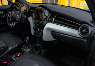 Подержанный автомобиль MINI Hatch 2019 года (5 фото)