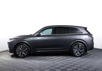 Подержанный автомобиль LiXiang L7 2024 года (8 фото)