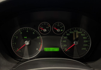 Подержанный автомобиль Ford Focus Sedan 2006 года (15 фото)