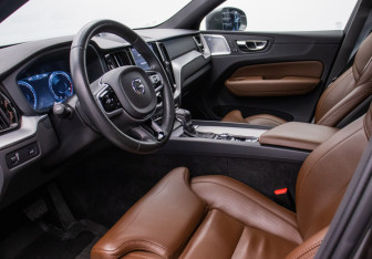 Подержанный автомобиль Volvo XC60 2018 года (10 фото)