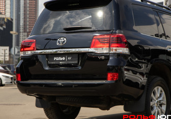 Подержанный автомобиль Toyota Land Cruiser Suv 2018 года (17 фото)