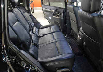 Подержанный автомобиль Mitsubishi Pajero 2014 года (11 фото)