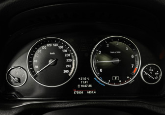 Подержанный автомобиль BMW X3 2014 года (13 фото)