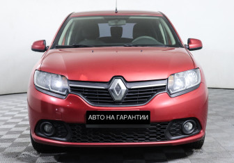 Подержанный автомобиль Renault Sandero 2017 года (2 фото)