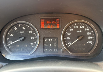 Подержанный автомобиль Renault Logan Sedan 2010 года (16 фото)