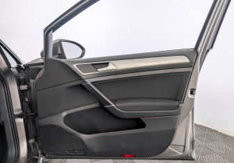 Подержанный автомобиль Volkswagen Golf Hatchback 2013 года (24 фото)