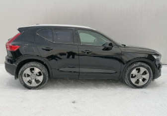 Подержанный автомобиль Volvo XC40 2021 года (4 фото)