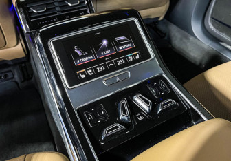 Подержанный автомобиль Audi A8 2018 года (25 фото)