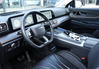 Подержанный автомобиль Jaecoo J8 2024 года (13 фото)