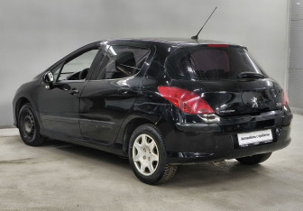 Подержанный автомобиль Peugeot 308 Hatchback 2010 года (7 фото)
