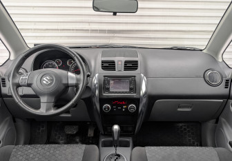Подержанный автомобиль Suzuki SX4 Hatchback 2011 года (14 фото)