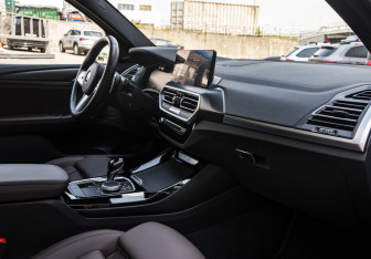 Подержанный автомобиль BMW X3 2024 года (15 фото)
