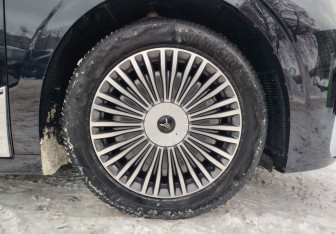 Подержанный автомобиль Voyah Dream 2024 года (25 фото)