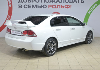 Подержанный автомобиль Honda Civic Sedan 2011 года (4 фото)