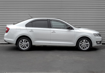 Подержанный автомобиль Skoda Rapid Liftback 2017 года (4 фото)