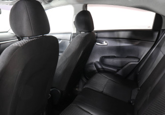 Подержанный автомобиль Kia Rio Sedan 2017 года (12 фото)