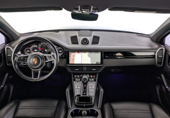 Подержанный автомобиль Porsche Cayenne 2019 года (14 фото)
