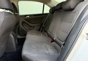 Подержанный автомобиль Volkswagen Jetta Sedan 2012 года (11 фото)