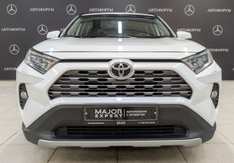 Подержанный автомобиль Toyota RAV4 2020 года (2 фото)